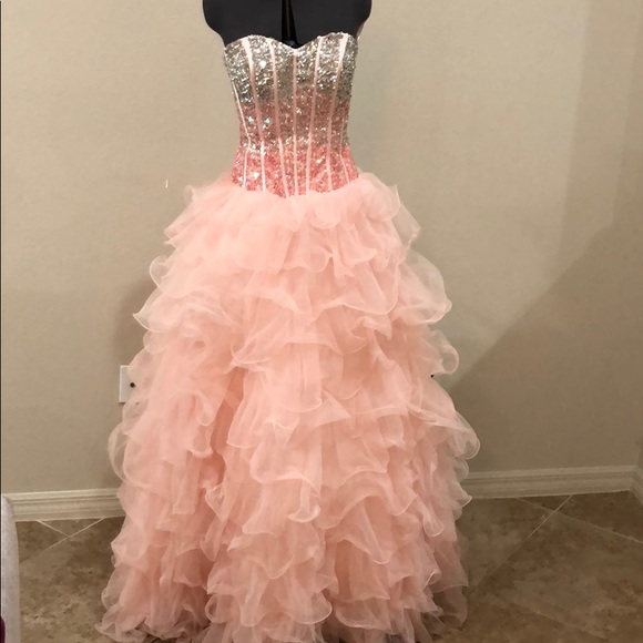 Beautiful prom or quinceañera dress 🌸💃🏻👑 - Picture 2 of 8